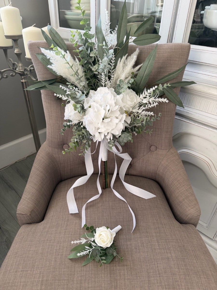 Wedding faux Brides boho relaxed style bouquet white roses pampas eucalyptus