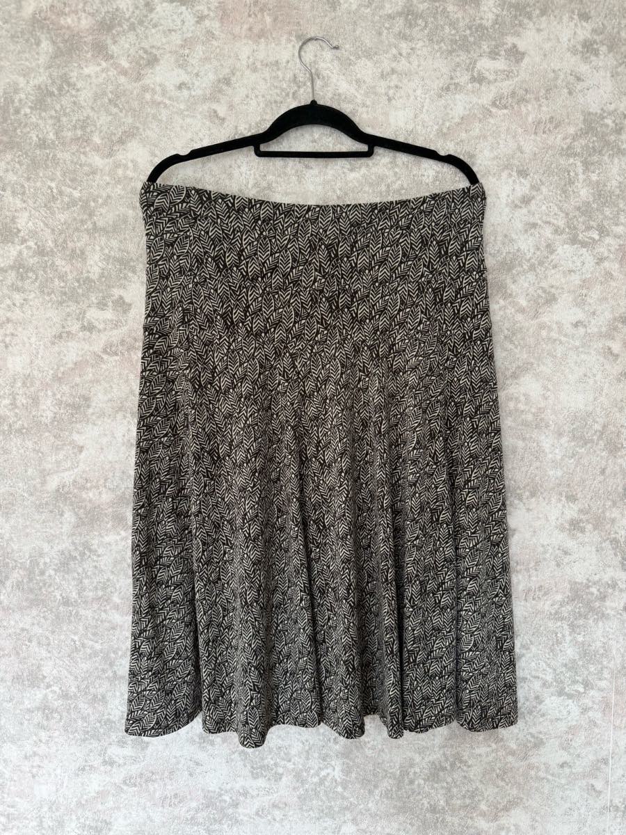 Marks & Spencer Leaf Print Flare Skirt- size 14