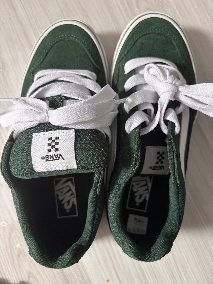 Vans Old Skool Kids Trainers – Green & White unisex