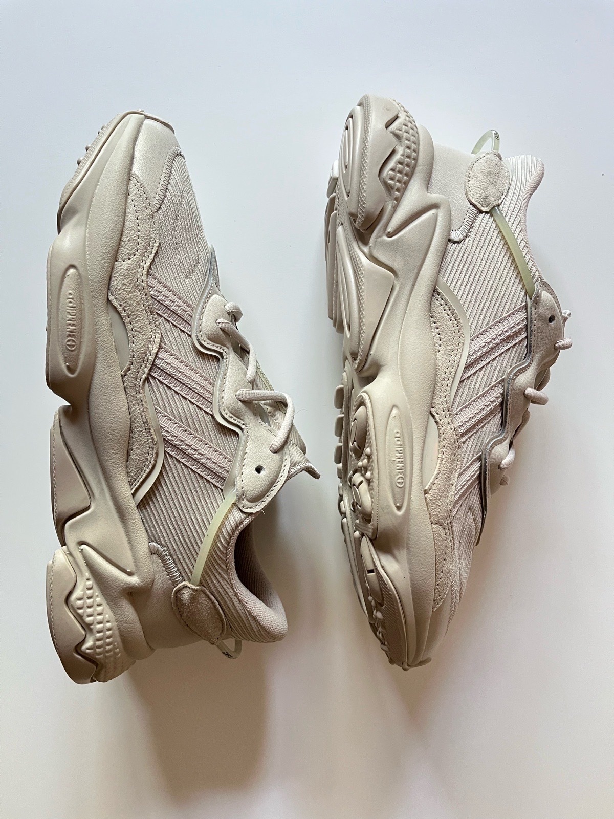 Adidas Ozweego Unisex Trainers UK 6.5 US 7 Men’s/Women’s Beige/Cream Brand New