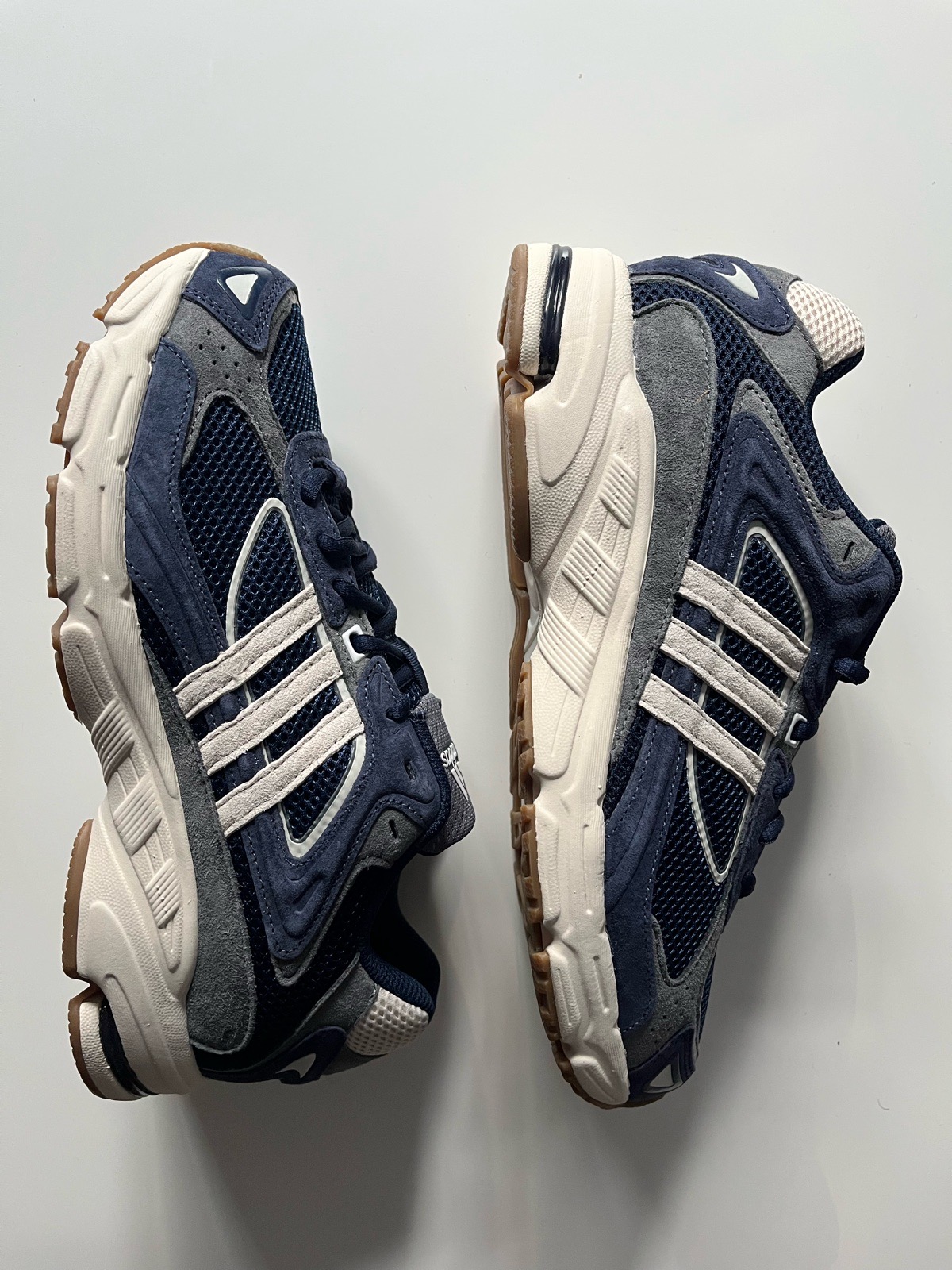 adidas Originals Response CL UK 8 Men’s / Women’s Sneaker Blue/White Brand New