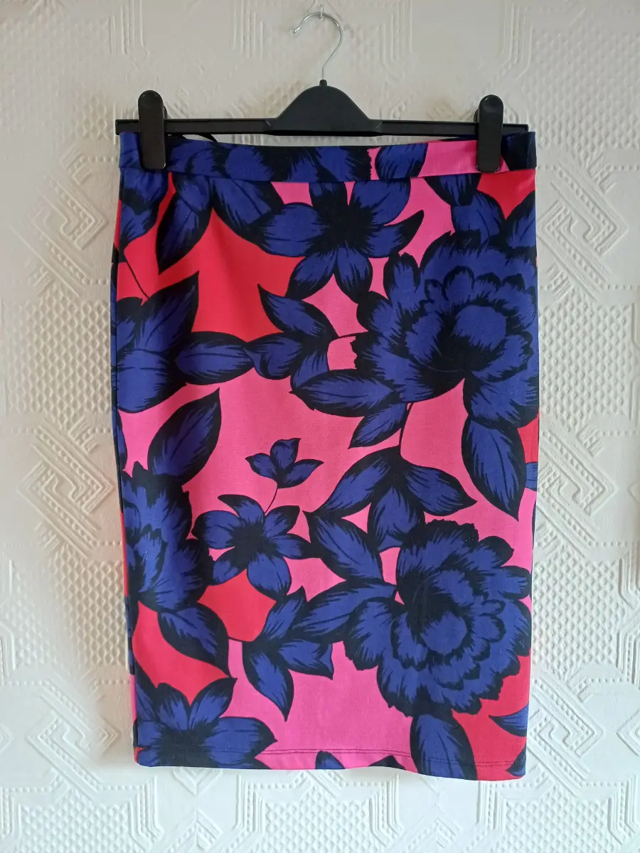 Tu Pink & Navy Floral Pencil Skirt – Size 12