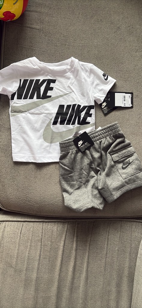 Nike set tshirt and shorts 24month