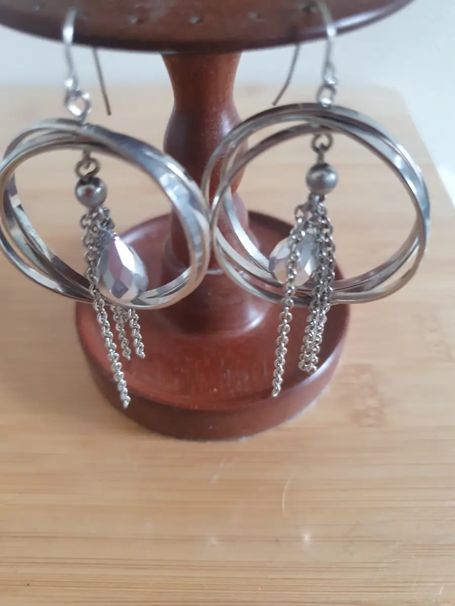 No label silver colour metal earrings