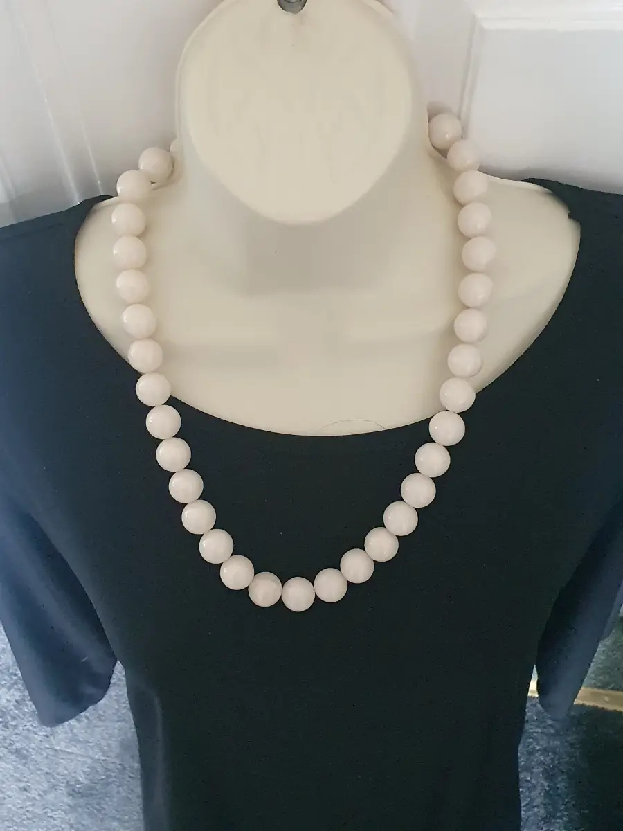 No label ivory  pearl beaded necklace