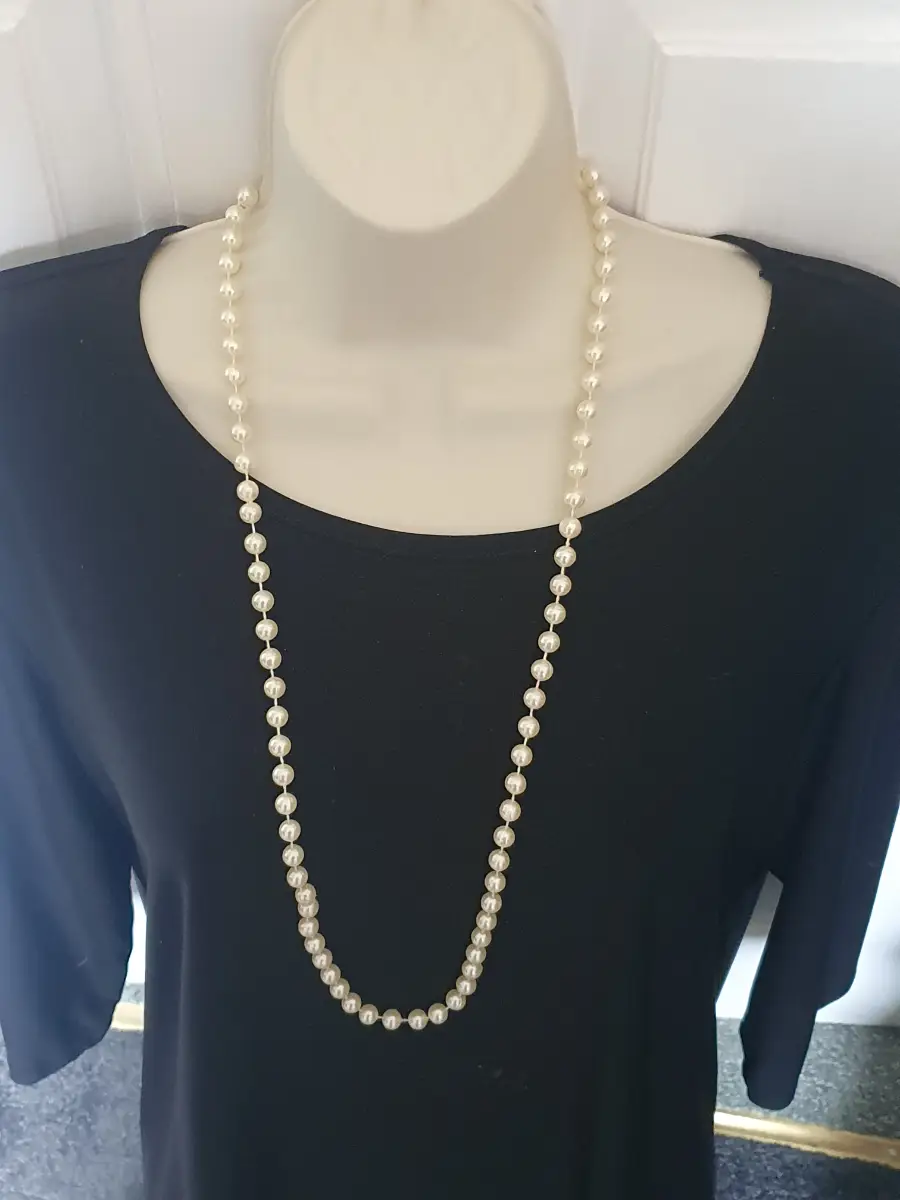 No label pearl beaded necklace