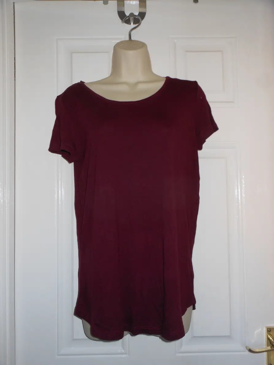 Gap burgundy top size m