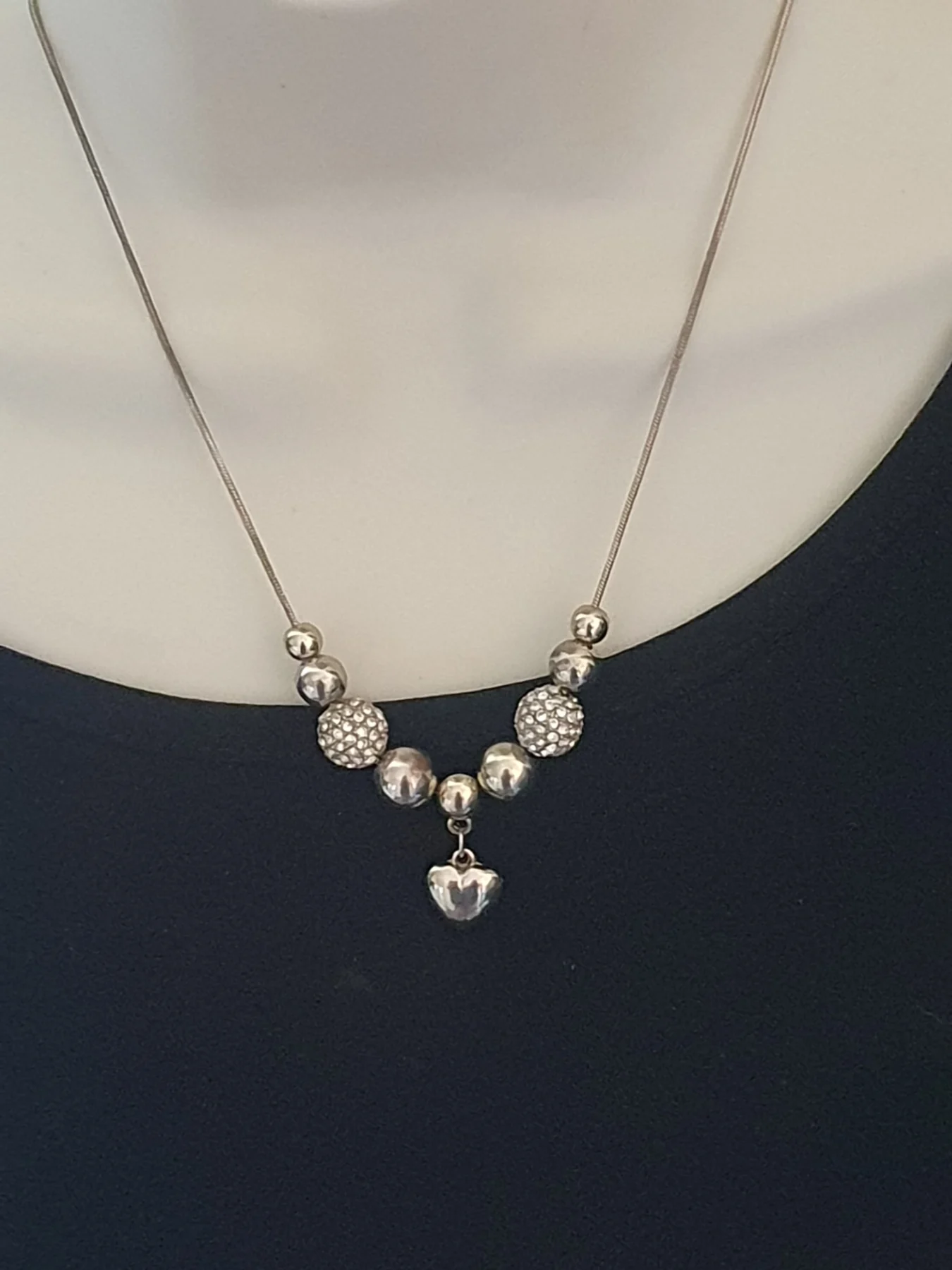 No label gold colour  metal necklace