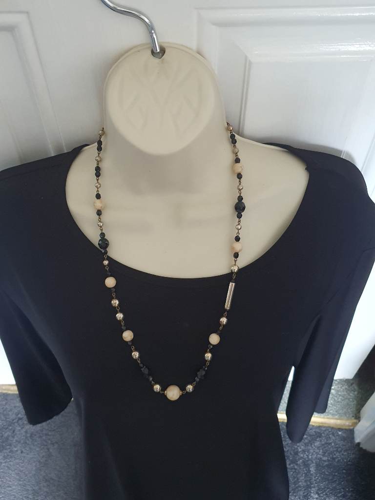 No label vintage black and white and silver colour beaded long necklace
