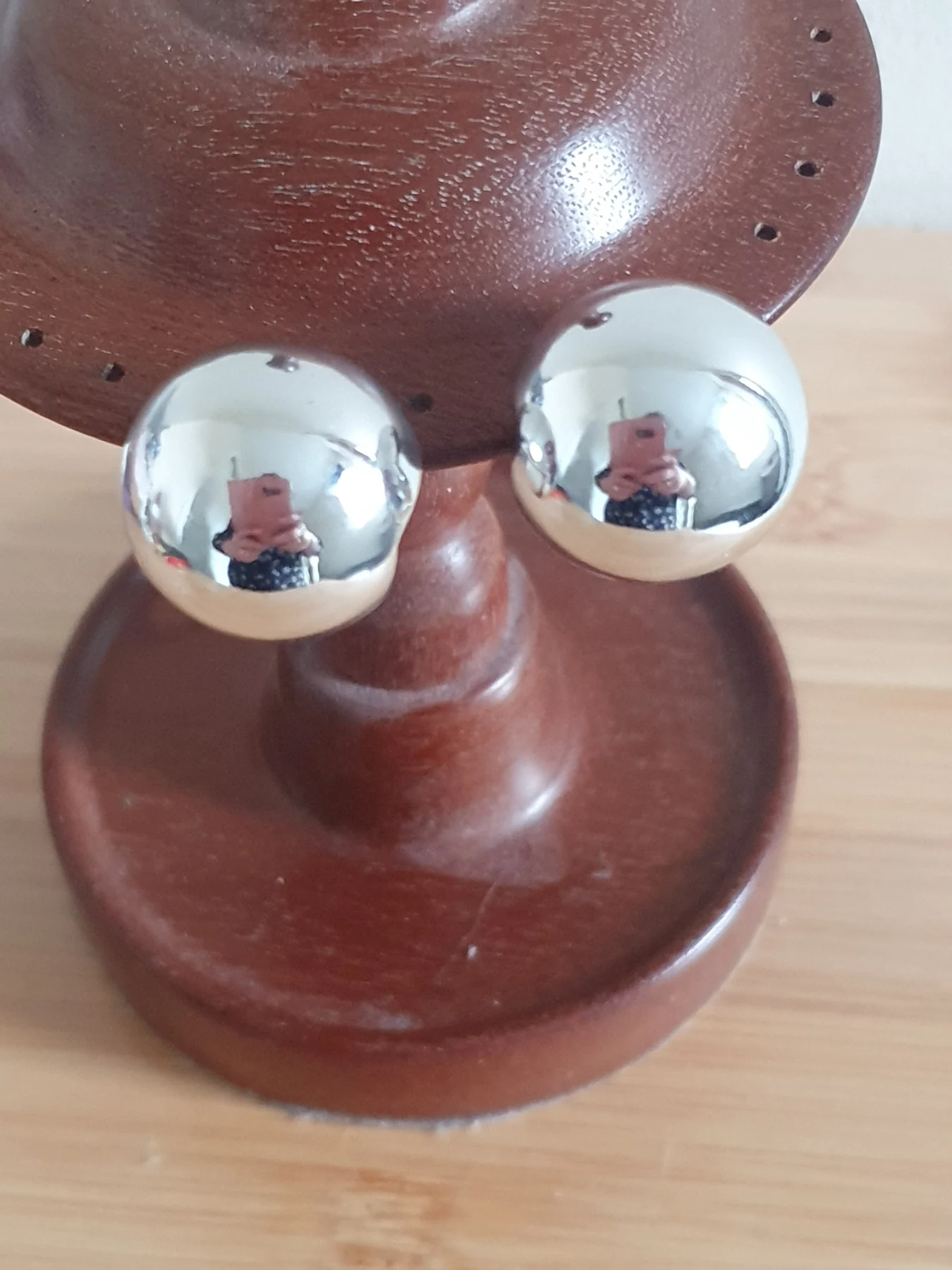 No label silver colour earrings
