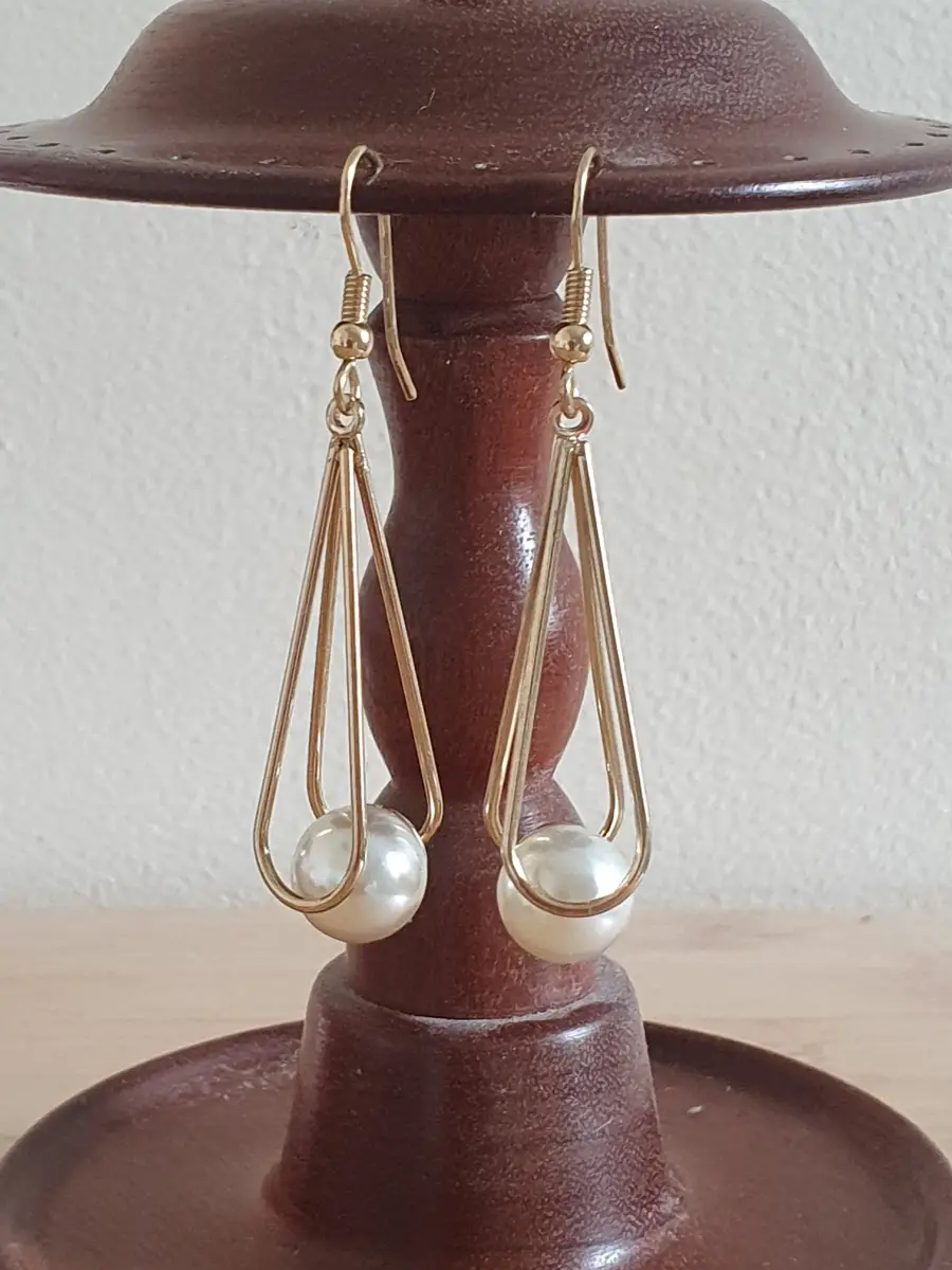 No label gold and pearl earrings