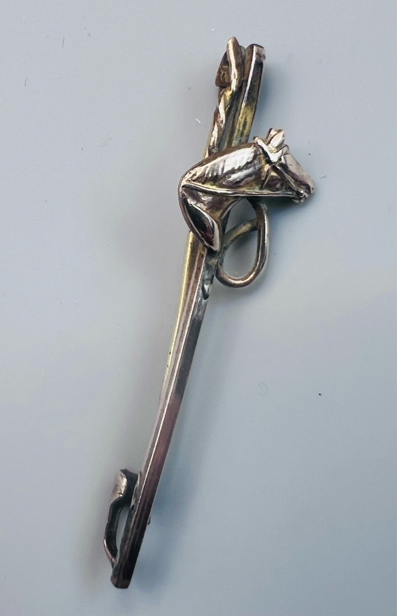 Antique Vintage Rolled Gold Equestrian Horse And Crop Pin 1.8gm L4cm