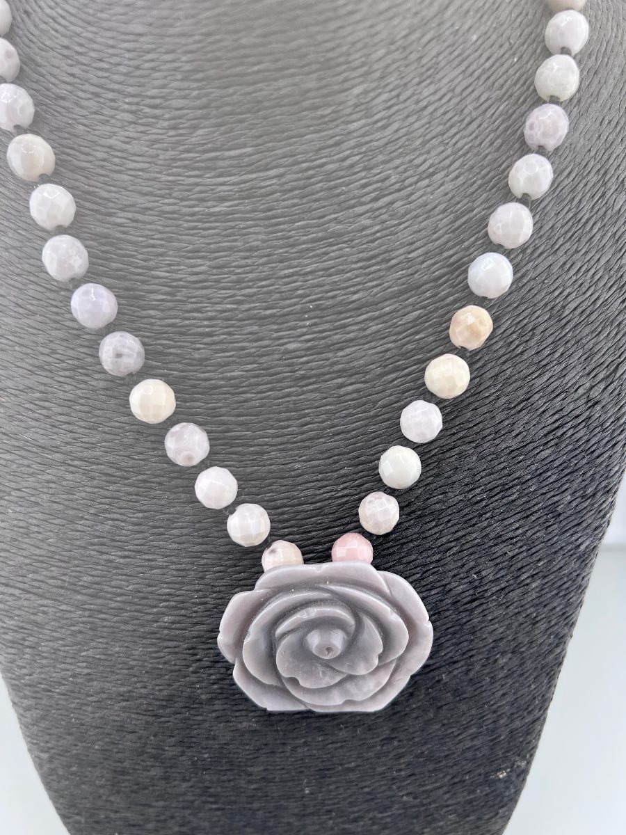 Lola Rose Grey Natural Gemstone Flower Pendant Necklace New   This Lola Rose necklace features a lar