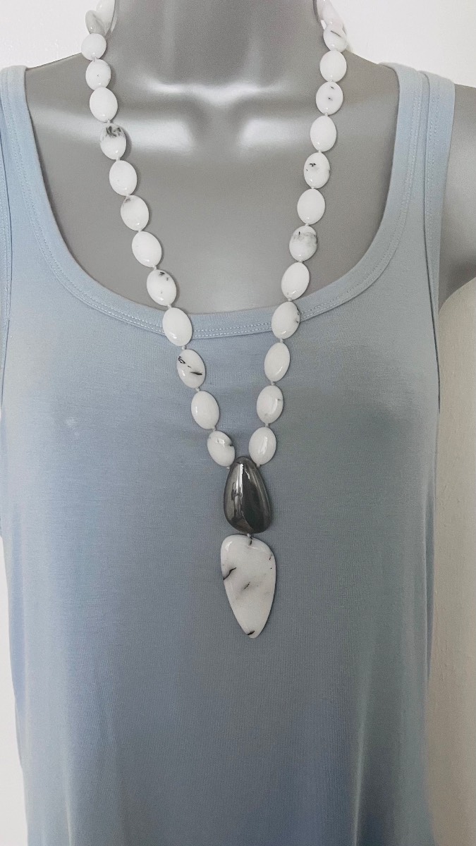 Lola Rose Statement Pendant Magnesite Beaded Long Necklace 60cm Bnwot