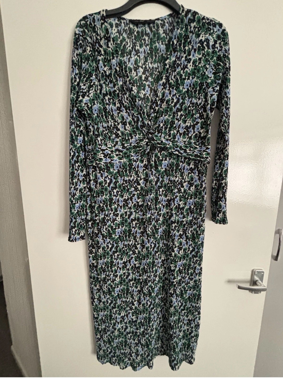 F&F Women's Floral Print Dress Size 16 Plisse Texture Front Twist Long Sleeve