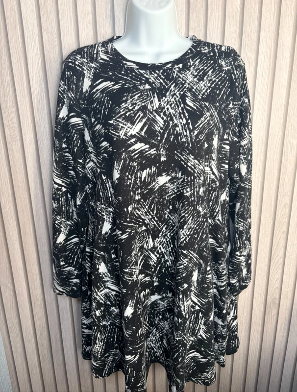 Capsule Black Abstract Tunic Top UK Size 18 Summer