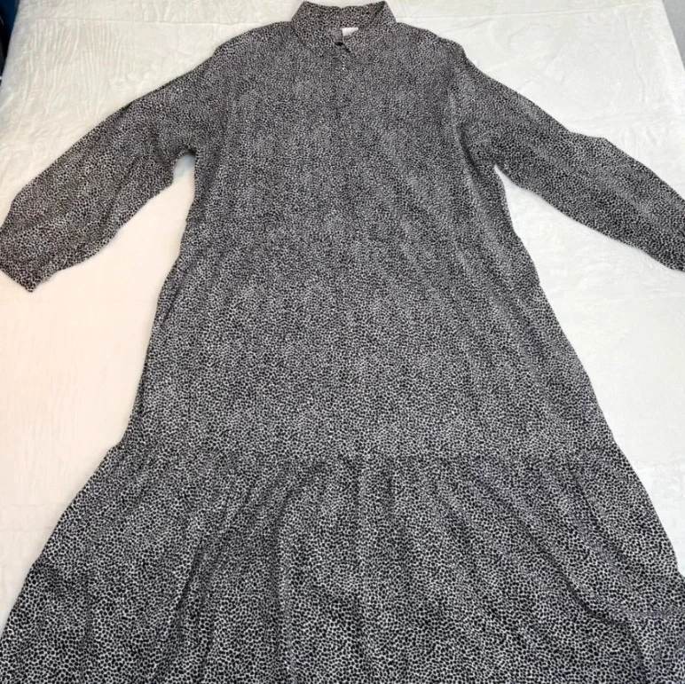 H&M Black White Animal Print Midi Dress Size M Long Sleeve Smock Style Casual