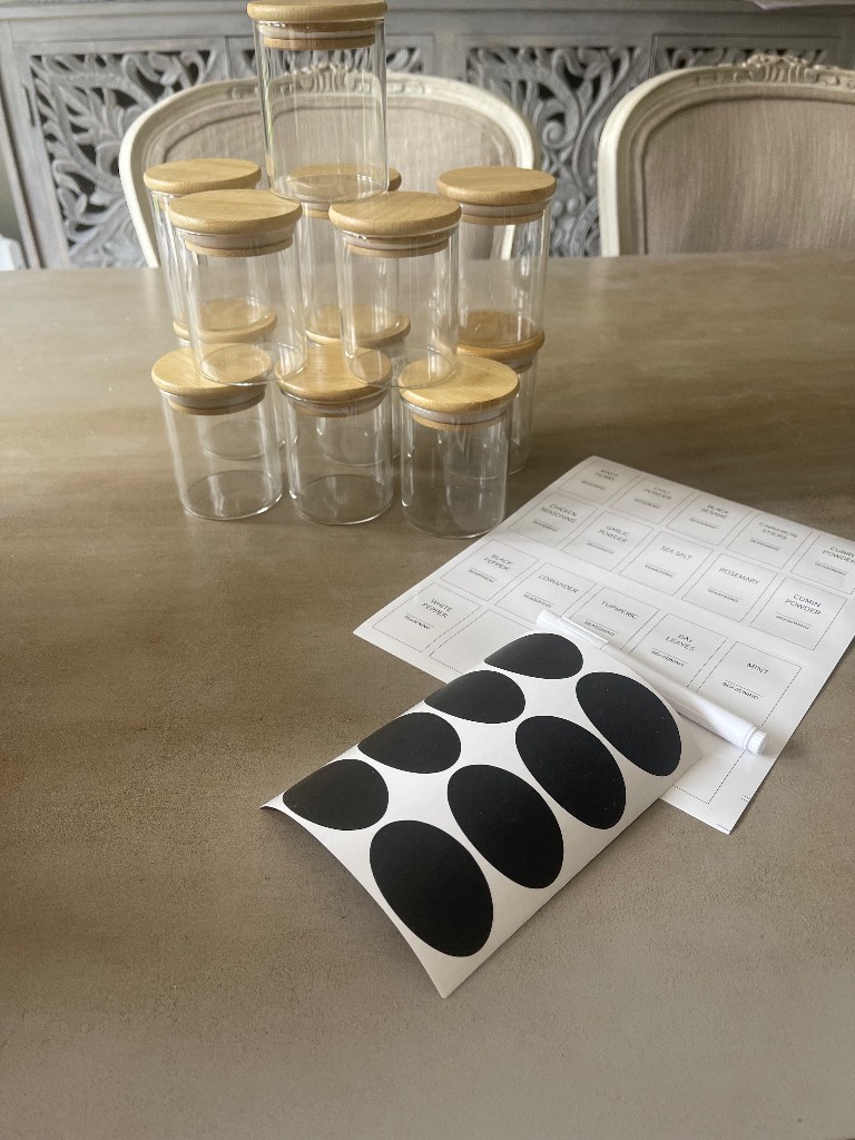 12 pcs glass jars for spices with labels and wood lids