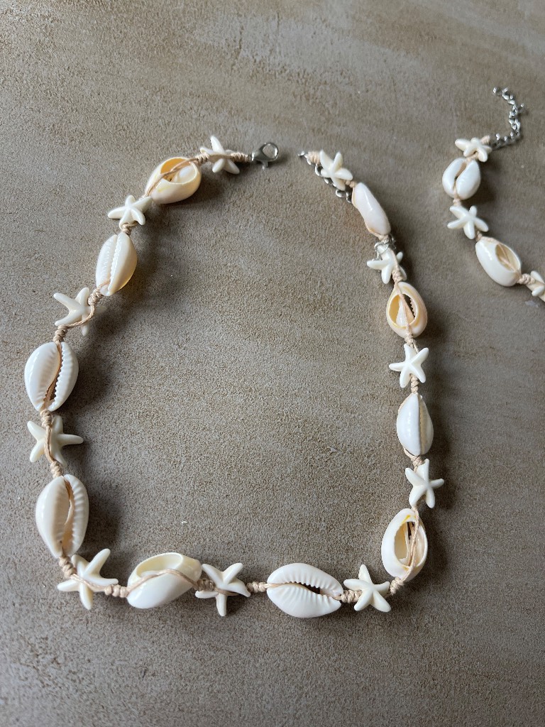 Beach shelves  bracelet and necklace