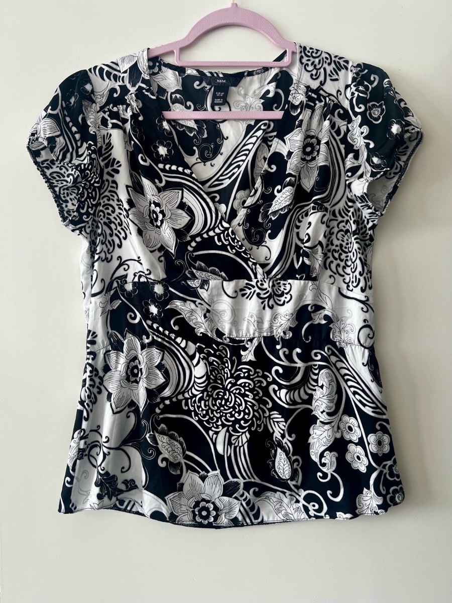 Y2K H&M black and white floral wrap style top size 12