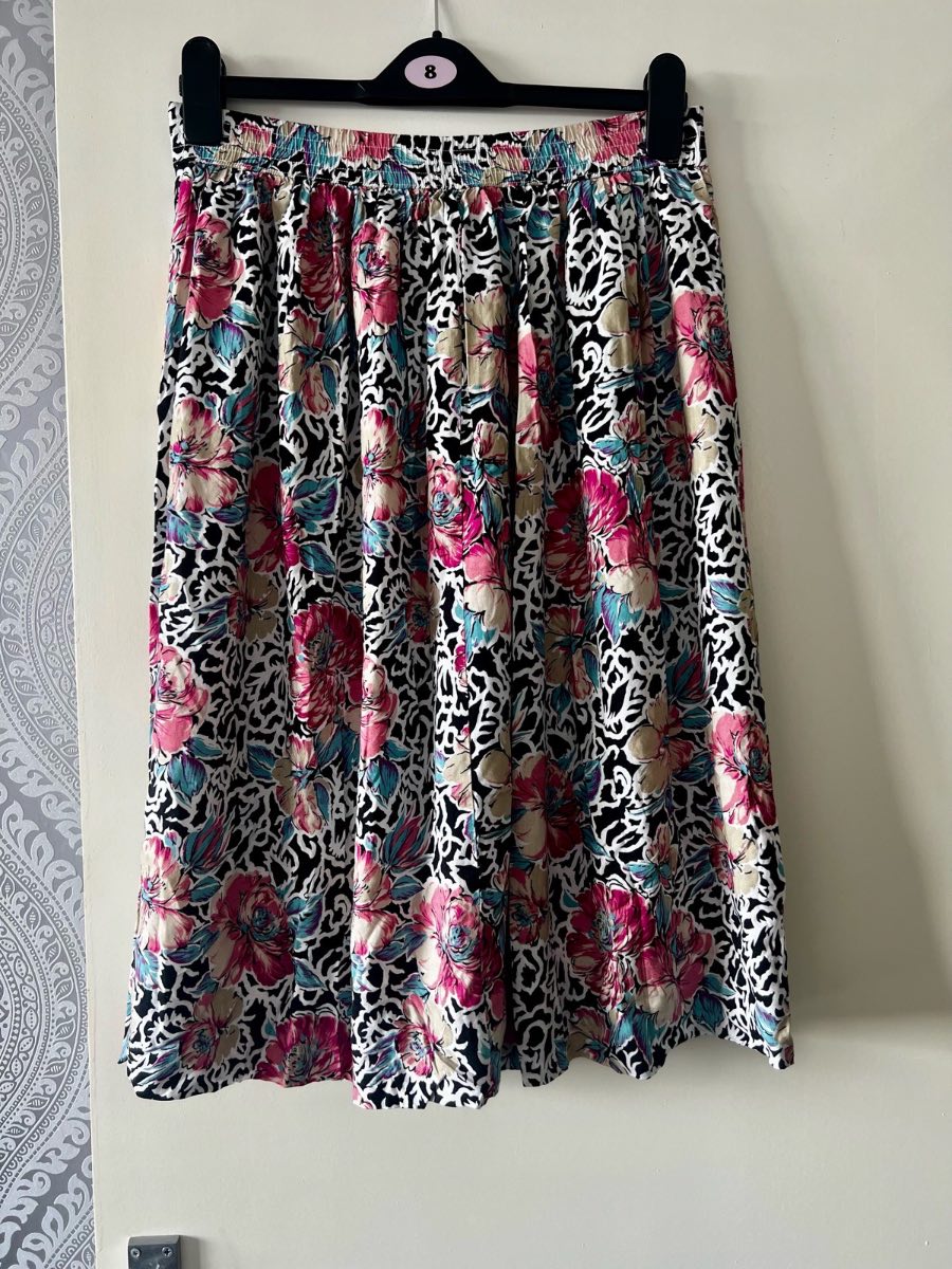 Ladies vintage midi floral skirt 80s 90s era