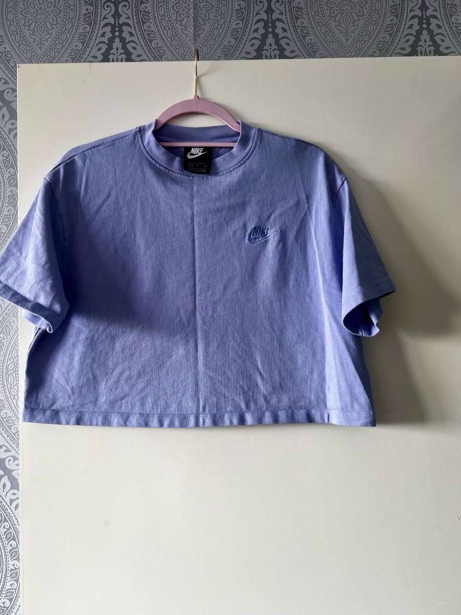 Nike boxy fit lilac crop t shirt size M