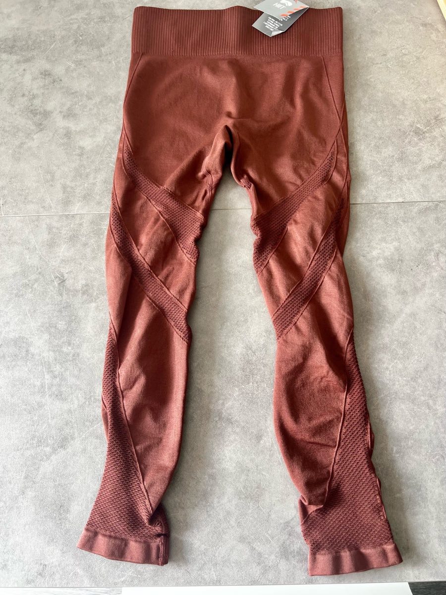Ladies HIIT gym leggings size S new with tags