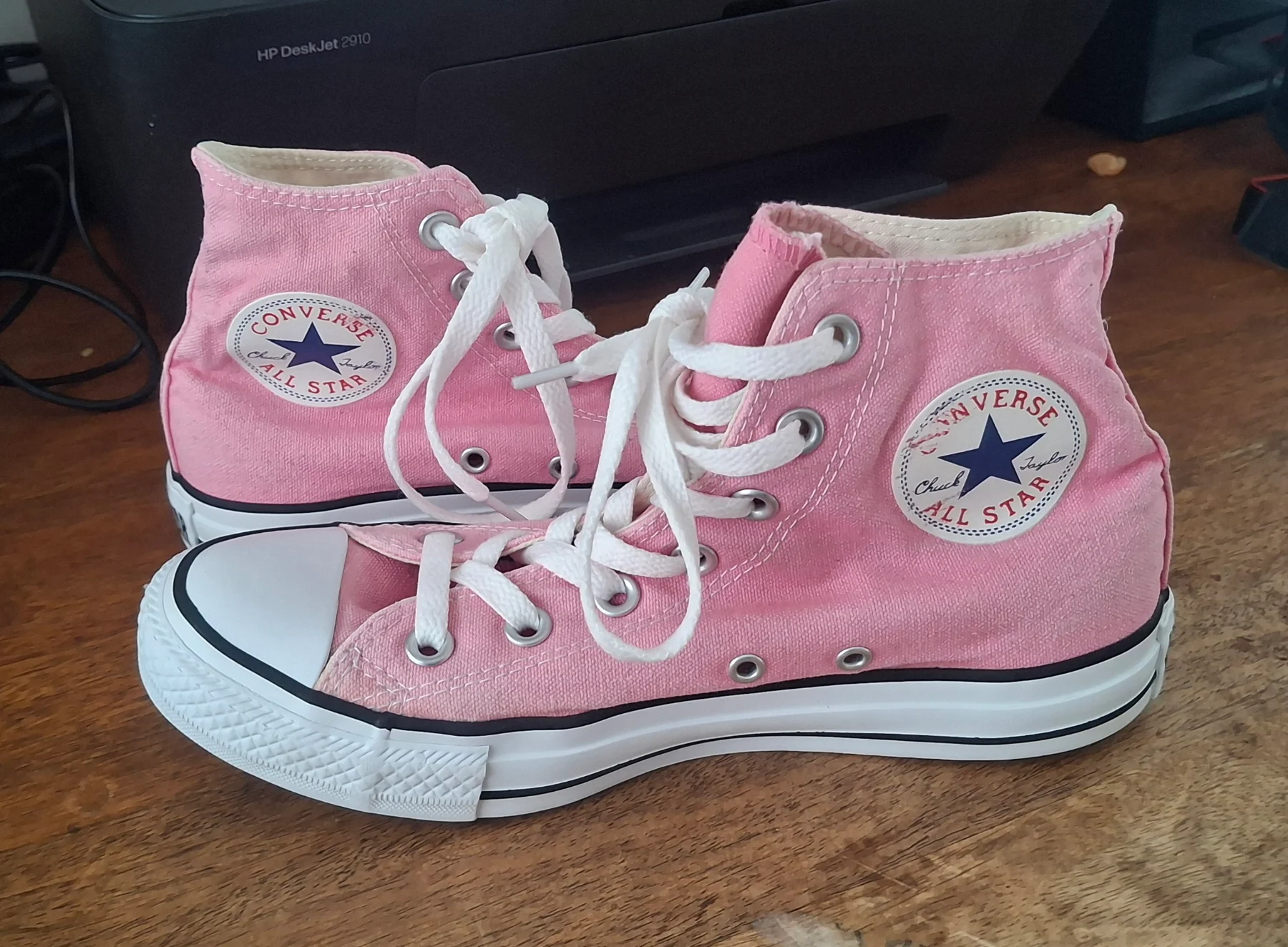 Converse size 7 women's pink
