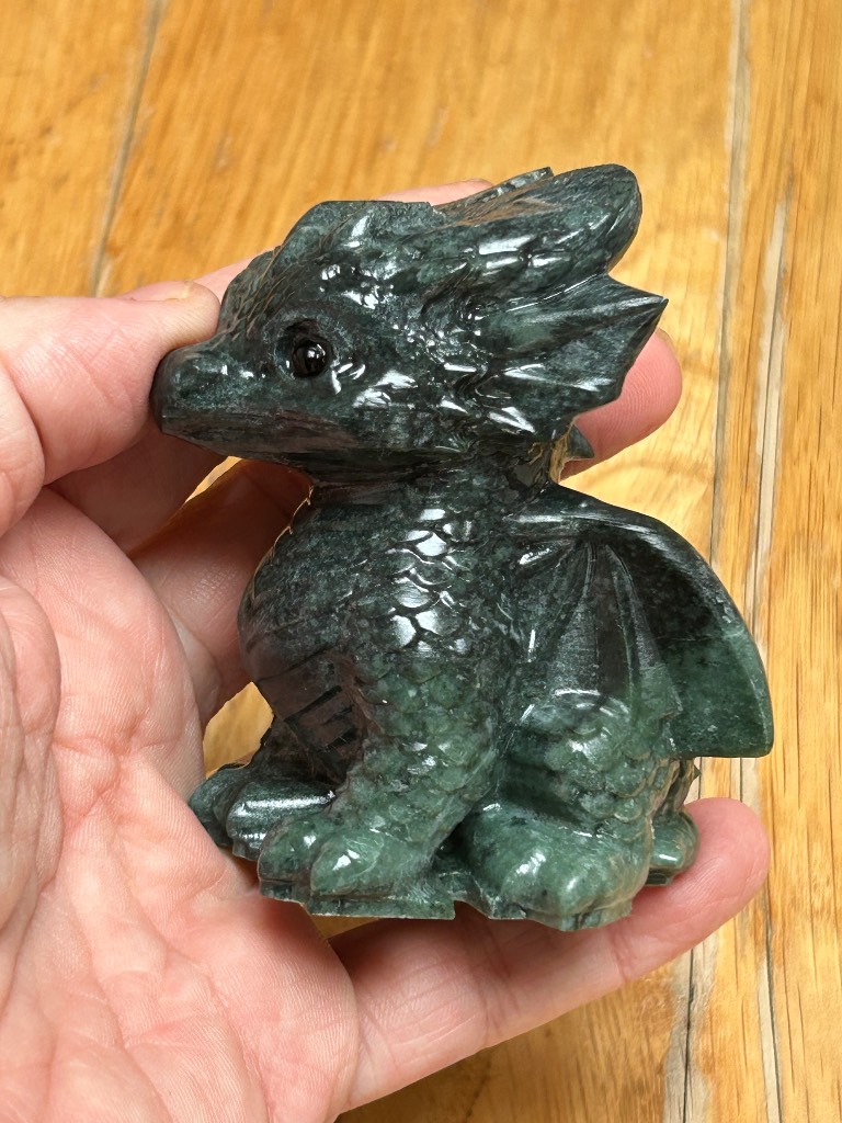 Crystal jade dragon carving