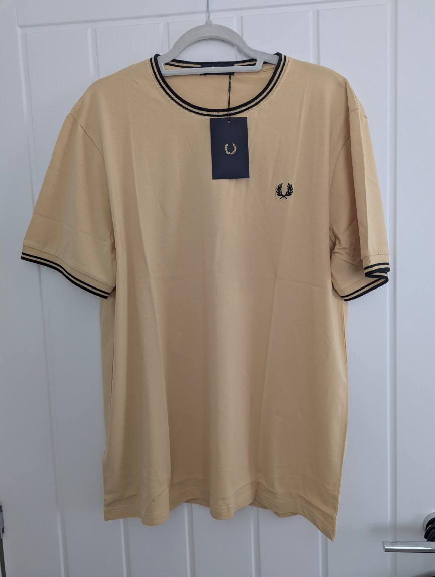 Fred Perry XL beige tshirt bnwt
