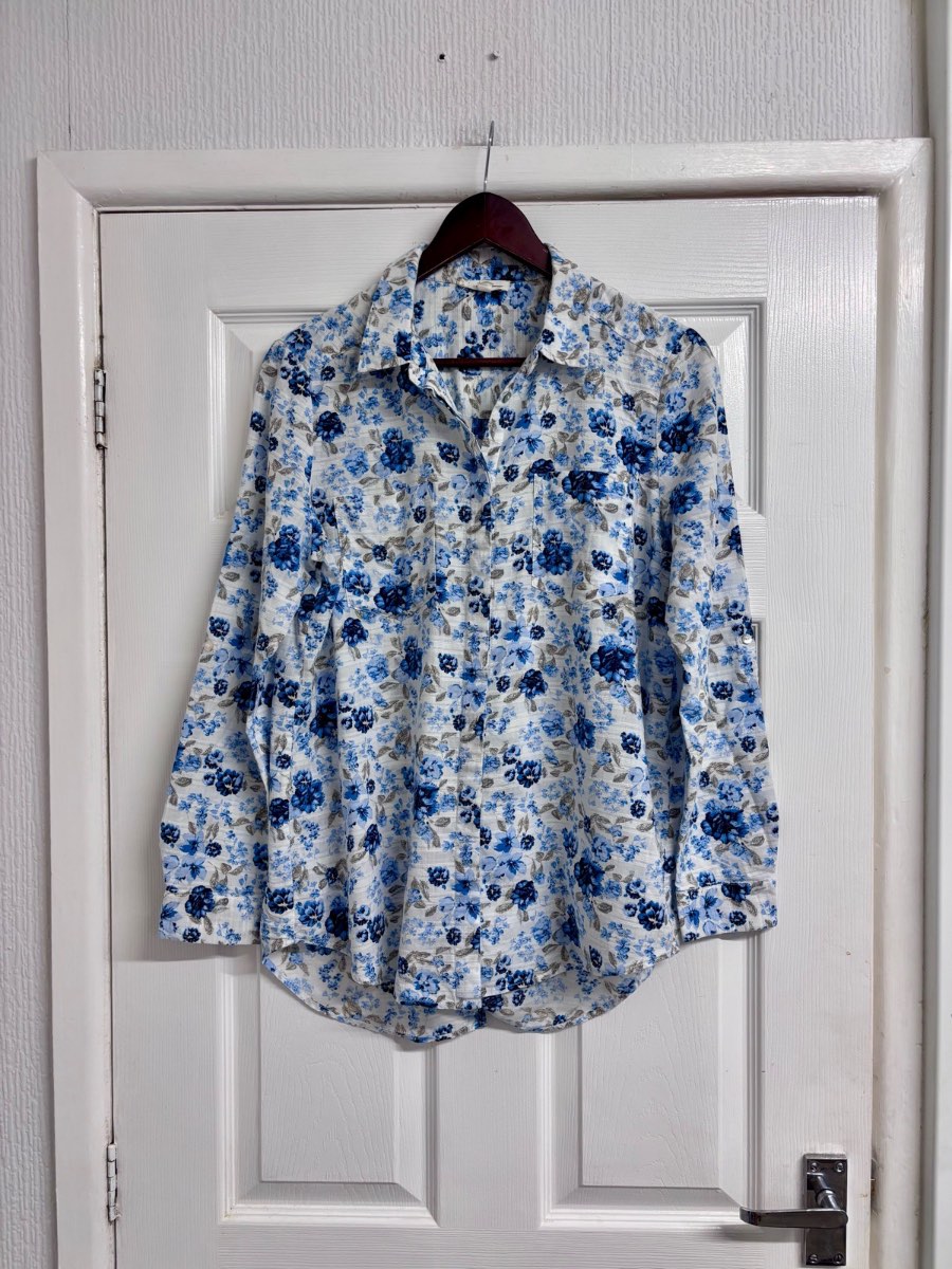 Jane and Delancey Blue Floral Long Sleeve Button Down Shirt - Size M