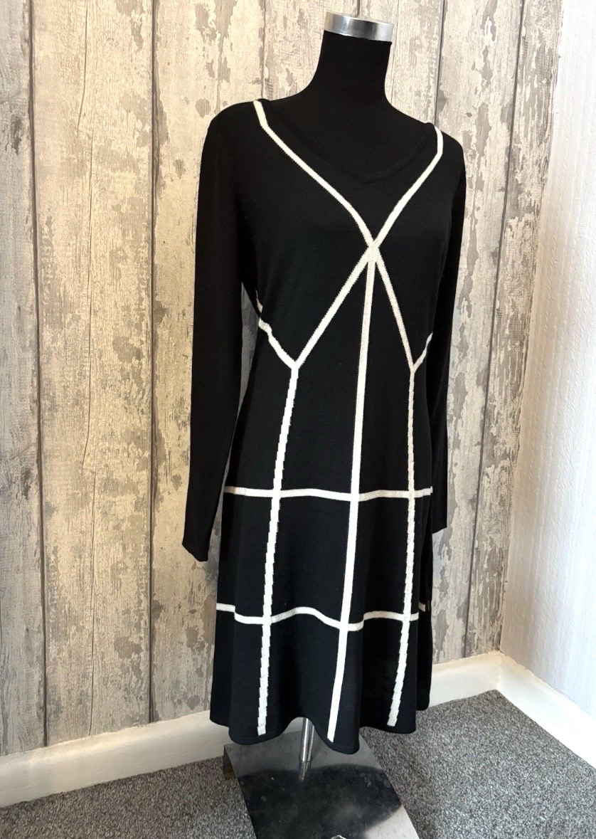 Anna Scott Black & White Geometric Midi Knit Dress Size Medium