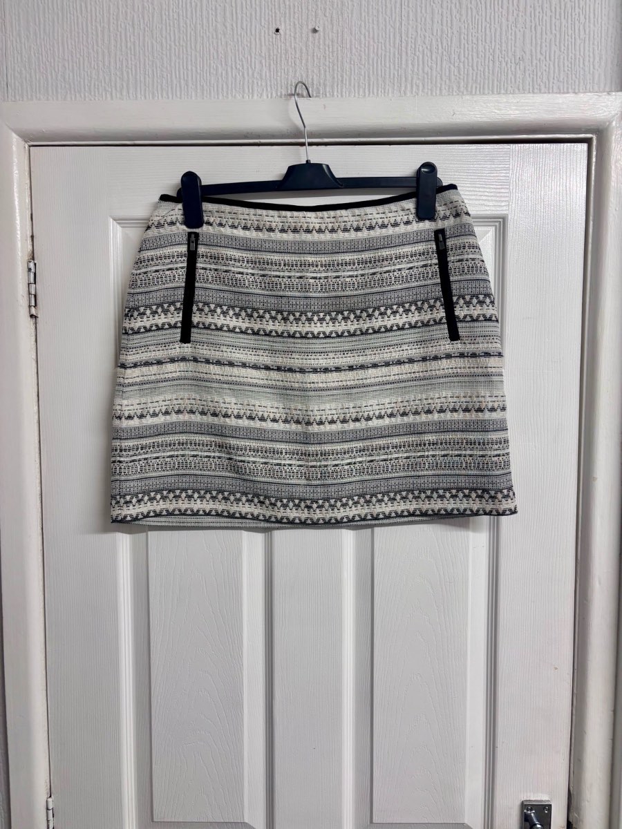 Mint Velvet Monochrome Geometric Textured Mini Skirt with Zip Details - Size 14