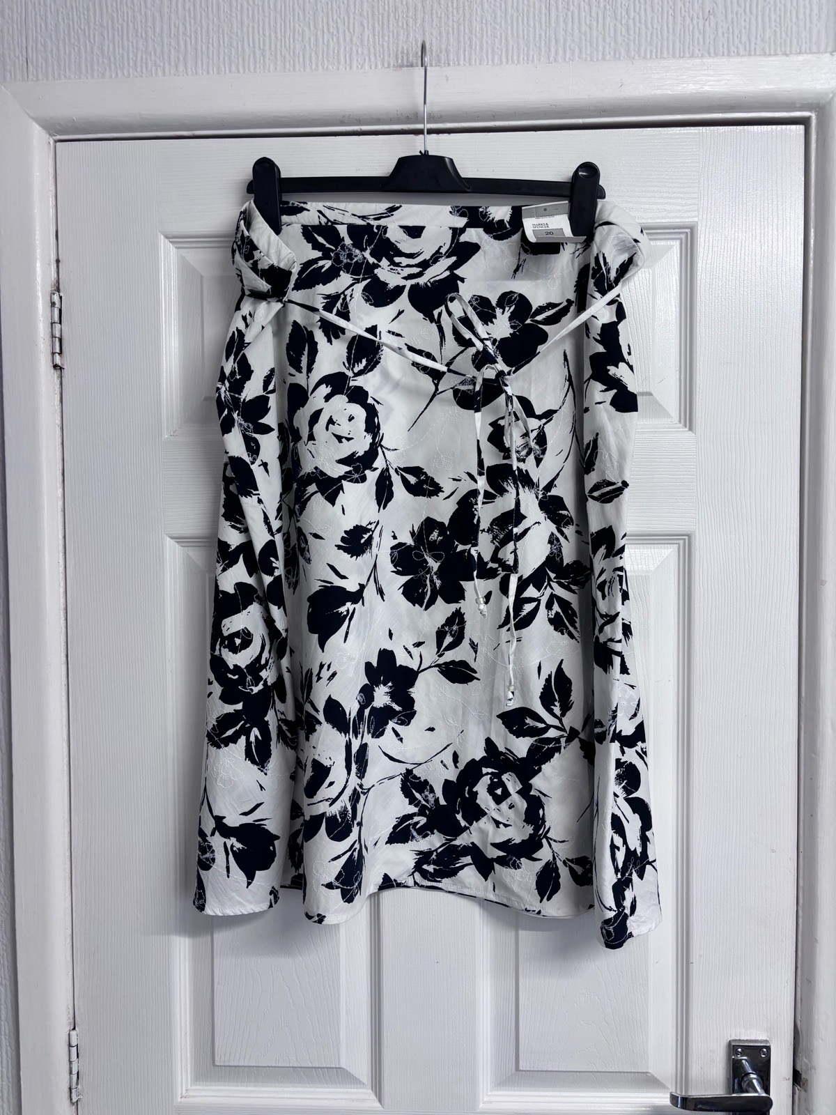 Marks & Spencer Black & White Floral A-Line Midi Skirt - Size 20 (NWT)