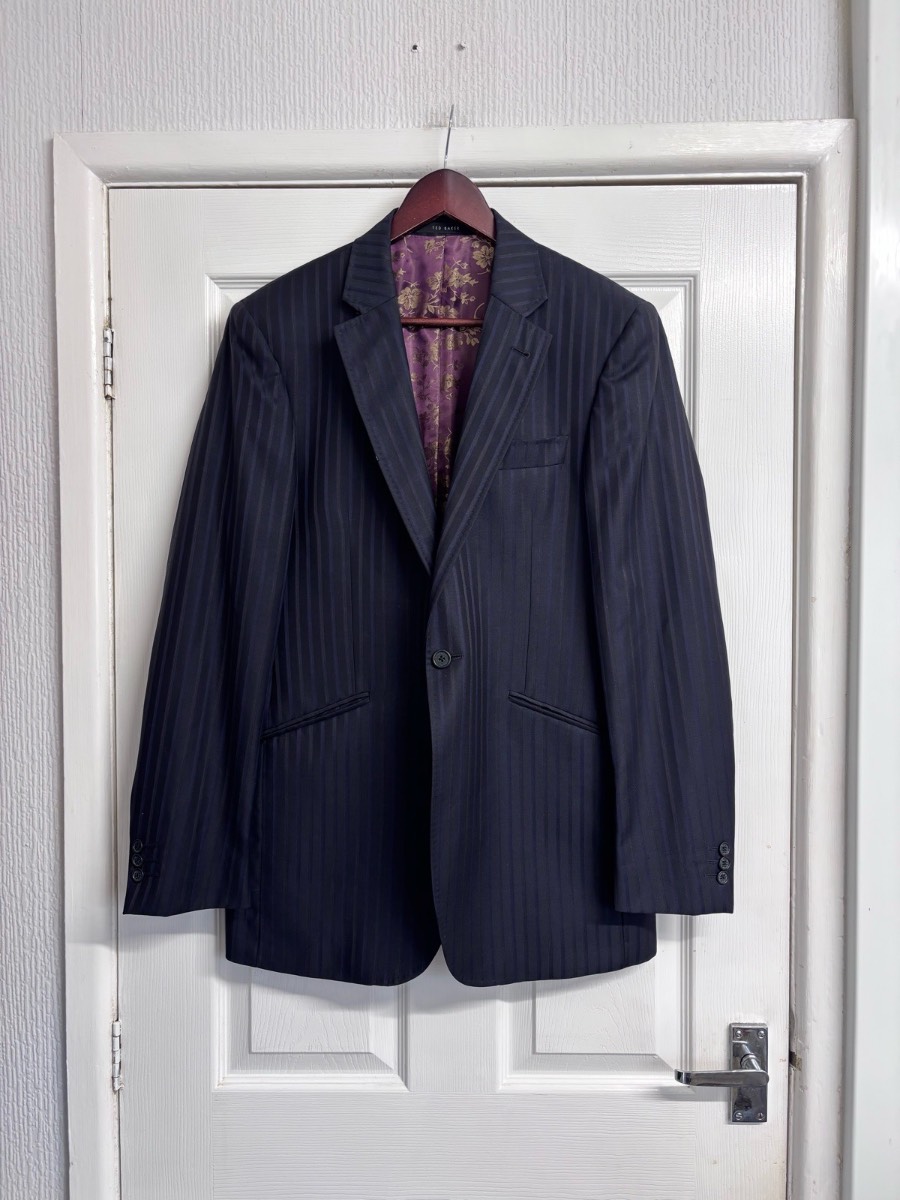 Ted Baker London Men’s Navy 100% Wool Pinstripe Suit Jacket / Blazer - Size 38R