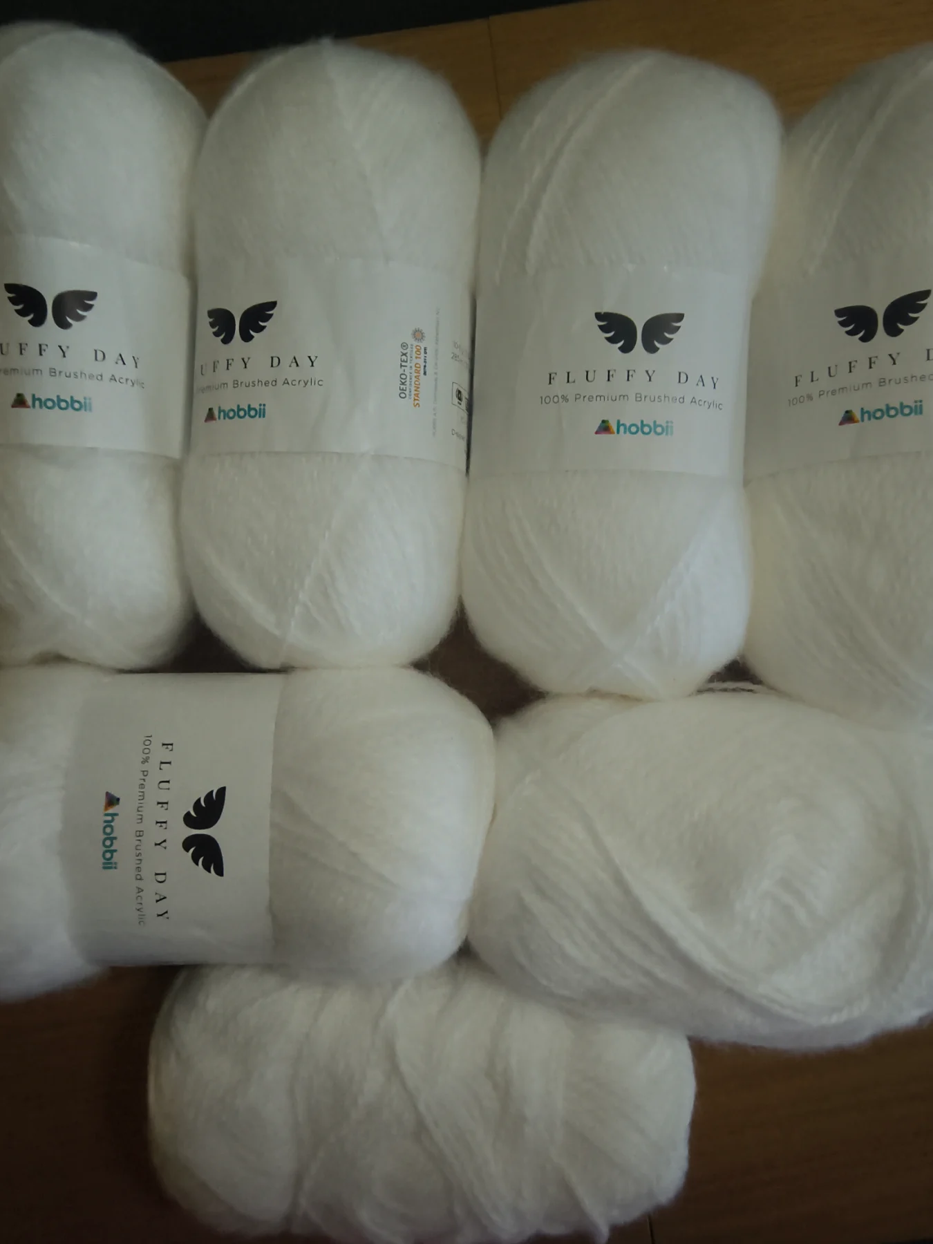 Hobbii Fluffy Day White Yarn – Approx 600g – 100% Acrylic