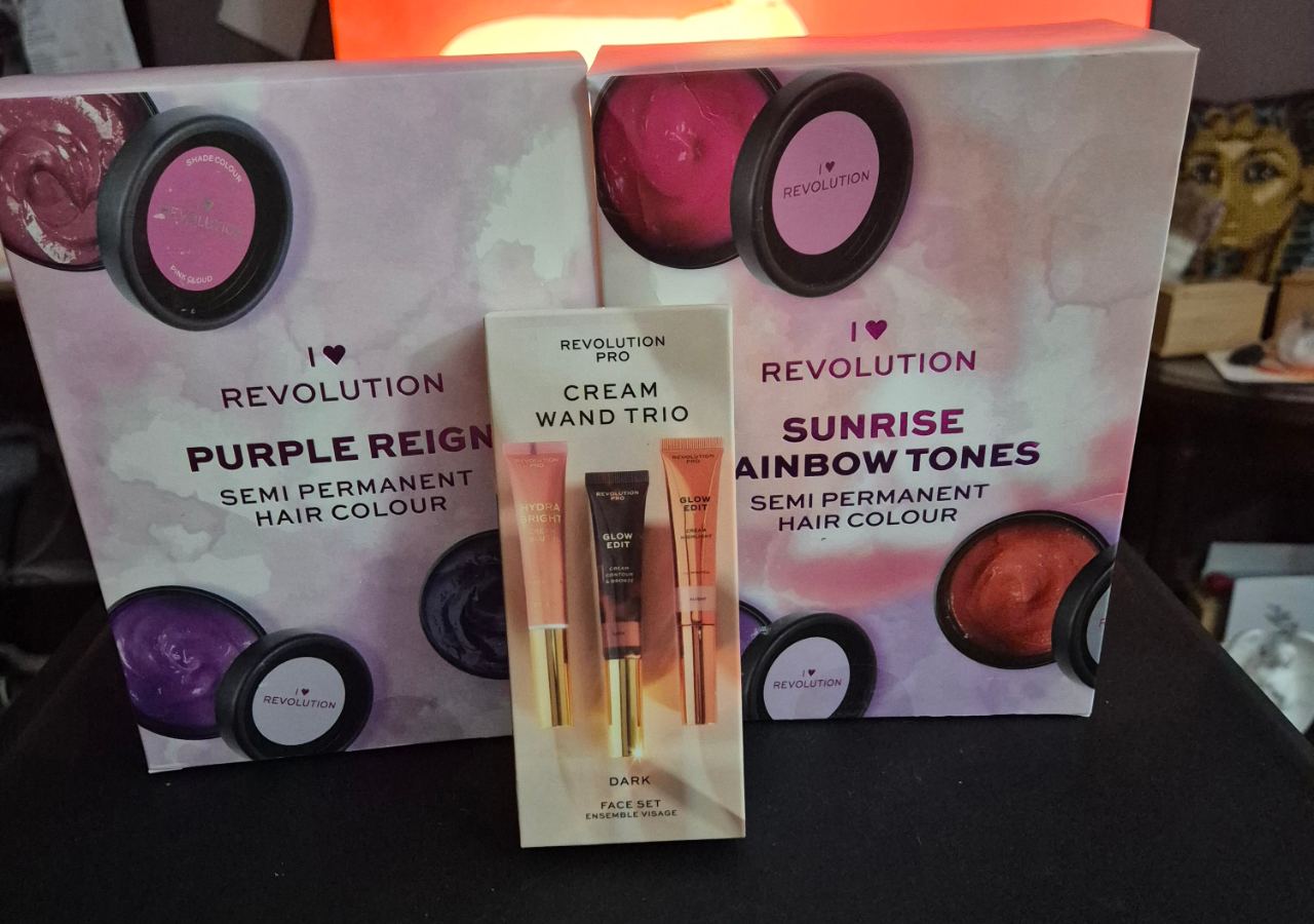 I Heart Revolution Hair Colour and Makeup Set8