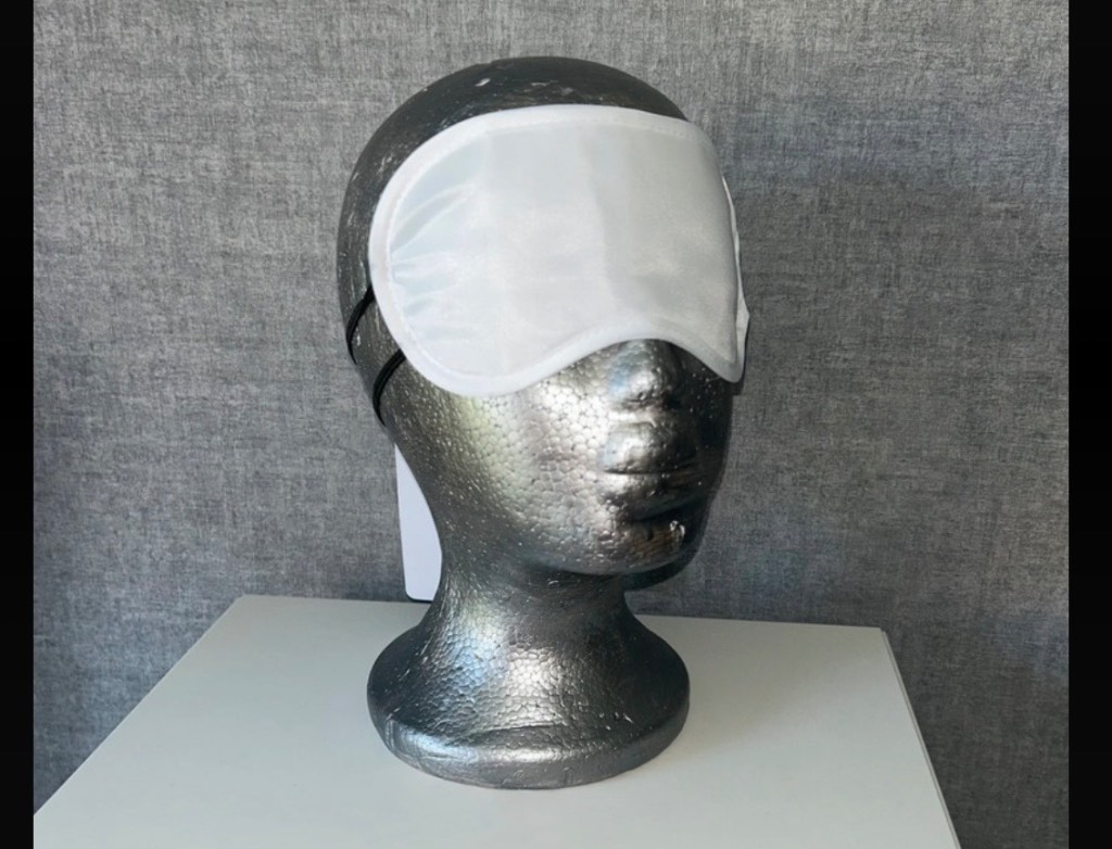 🤍 White Sleep Eye Mask – Soft & Lightweight – Brand New.