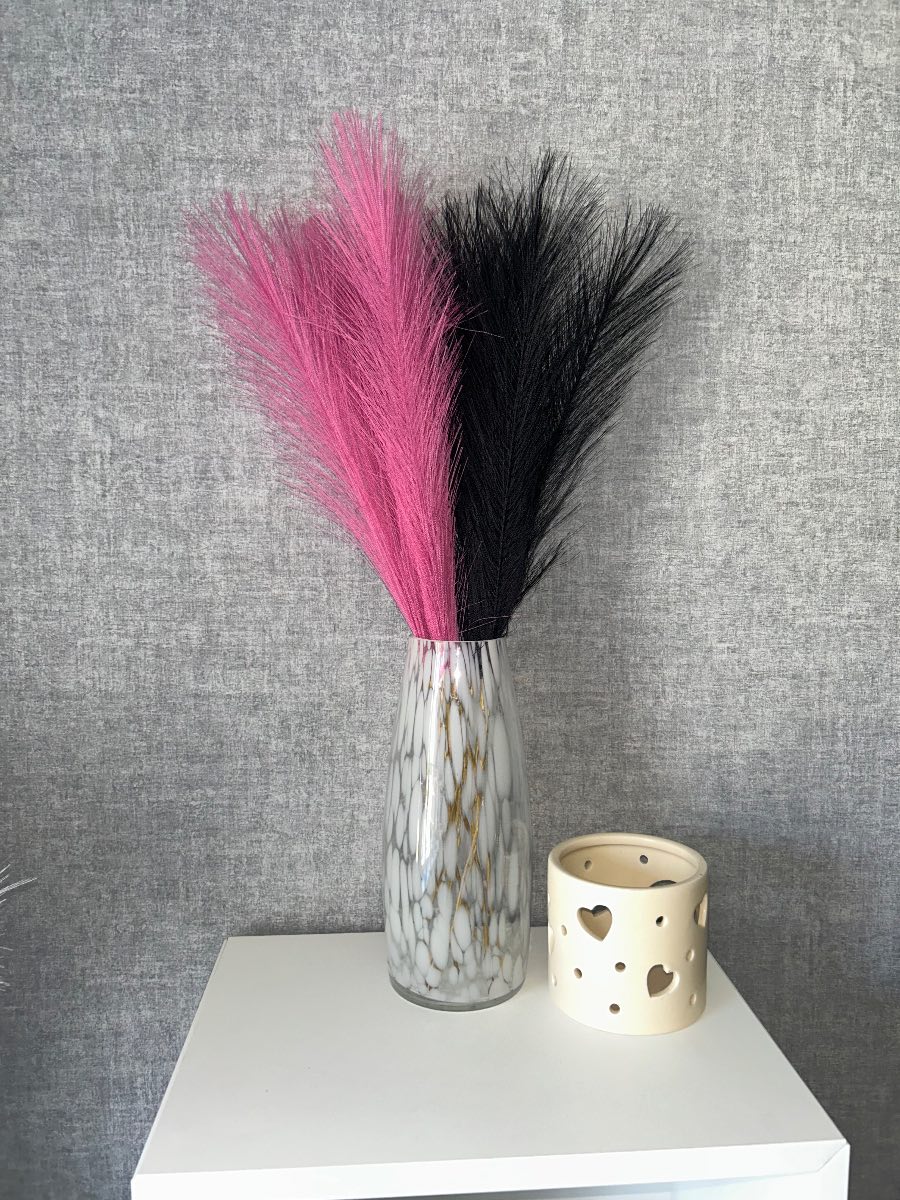 11 Piece Black & Pink Faux Pampas Grass Bundle | 55cm Artificial Decorative Stems | Brand New