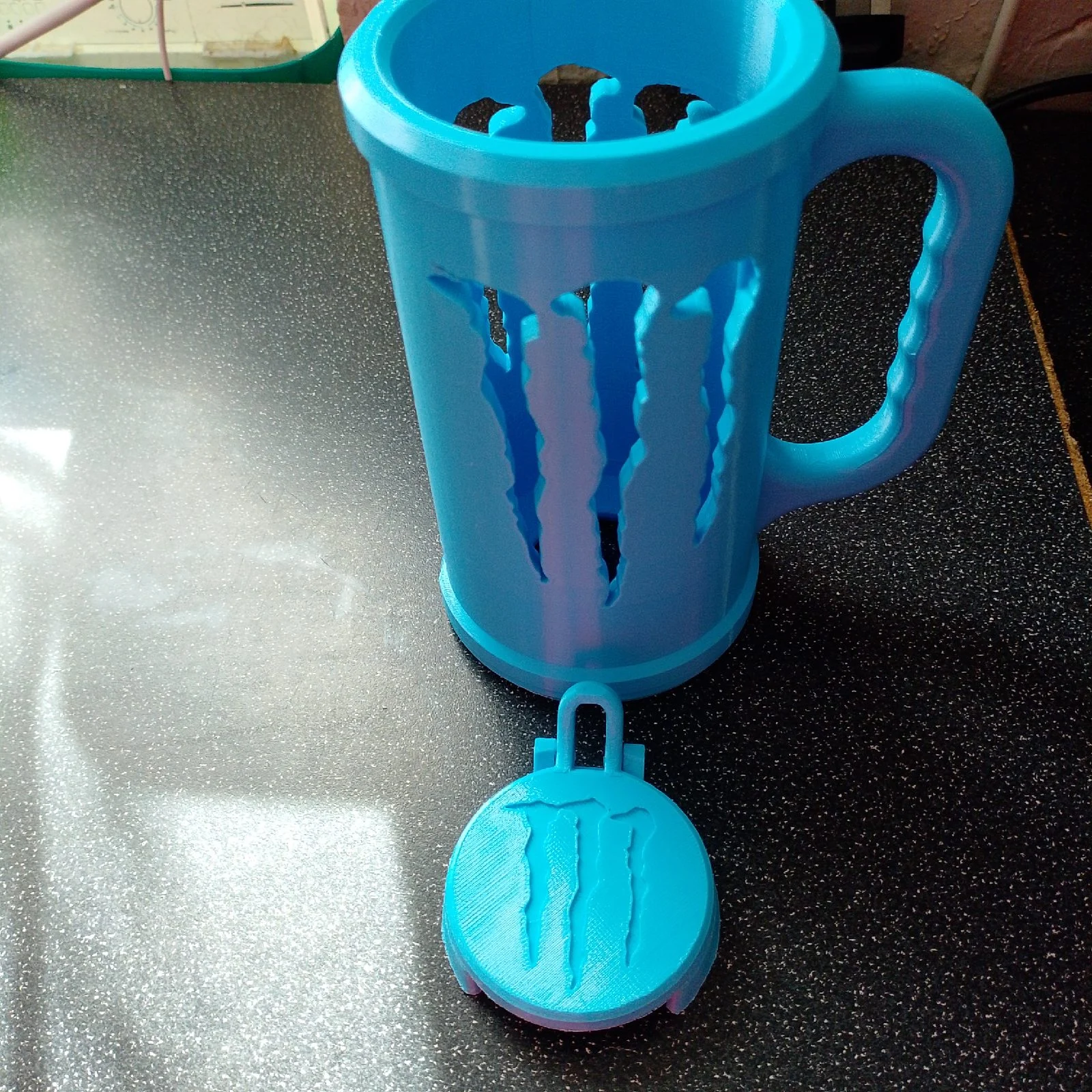 Blue Drink Can Holder And lid
