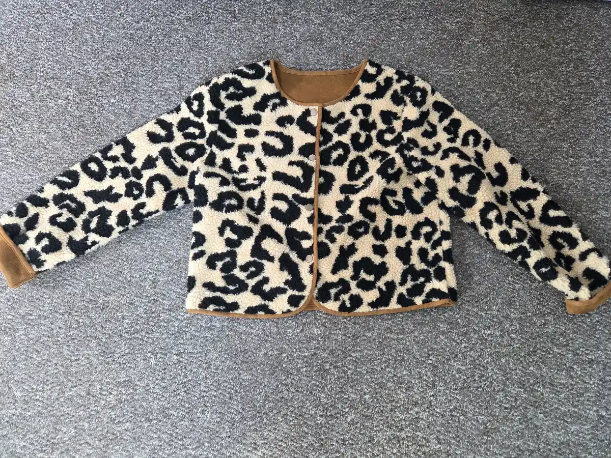 Womens animal print cropped jacket size S