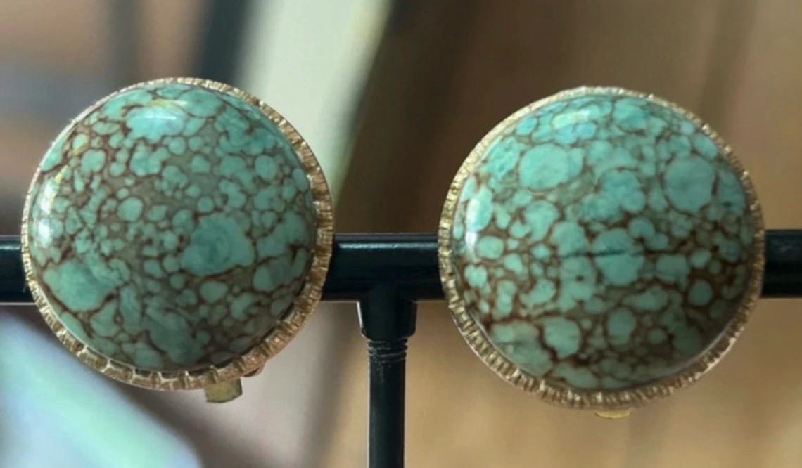 Pretty vintage turquoise clip on earrings