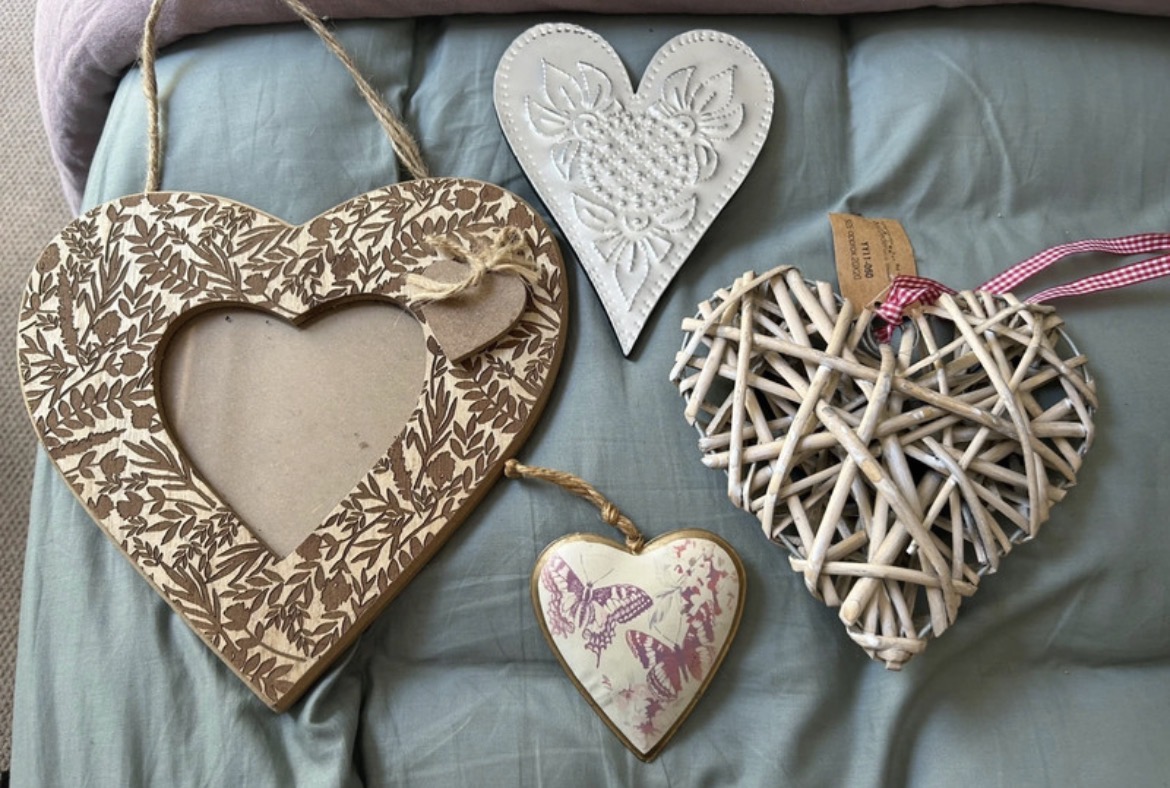 Heart bundle of home decor - 4 items photo frame & hanging hearts