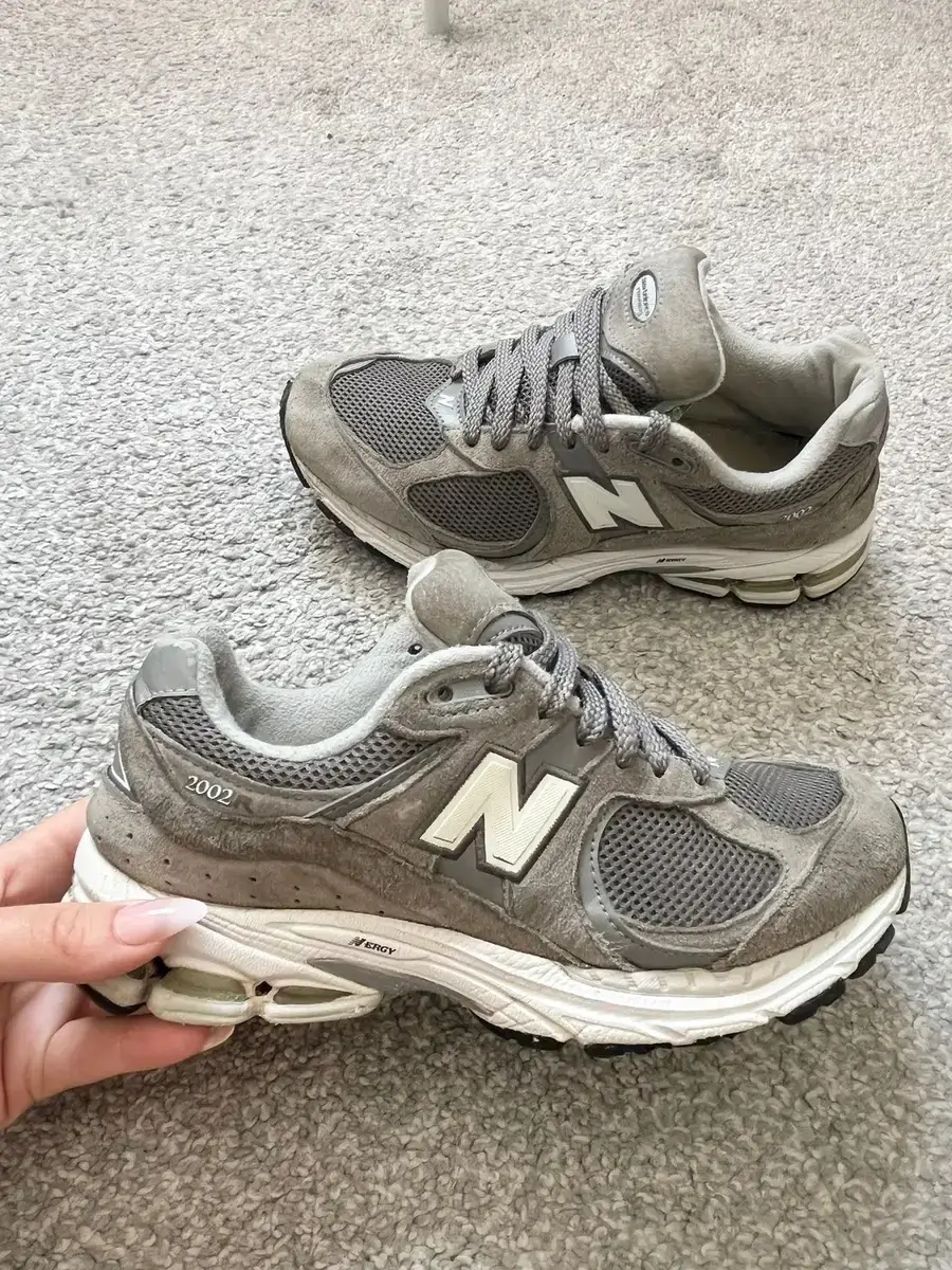 New Balance 2002R Trainers UK6