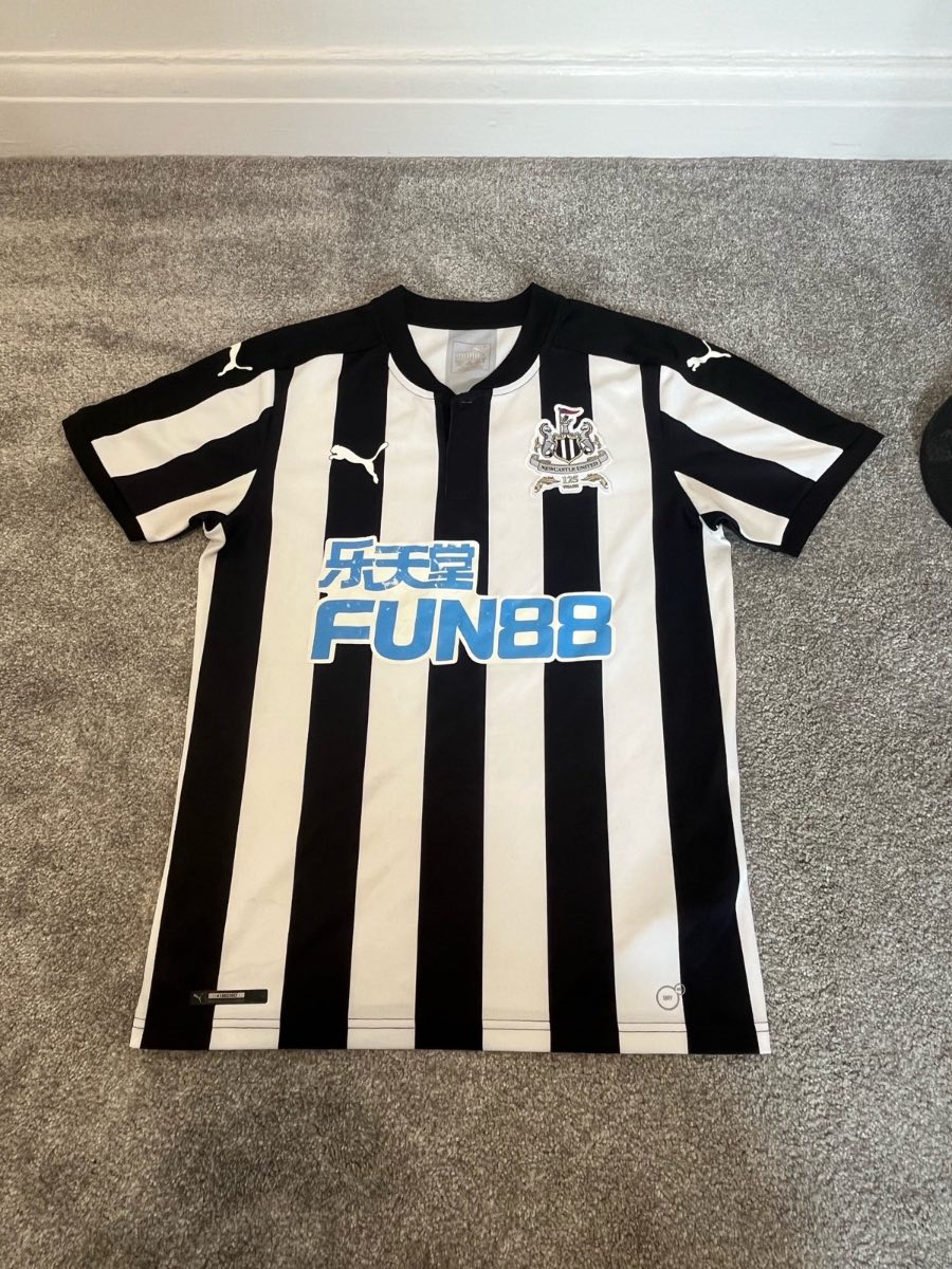 Puma Newcastle United 125th Anniversary home shirt from the 2017/18 season  UK S
