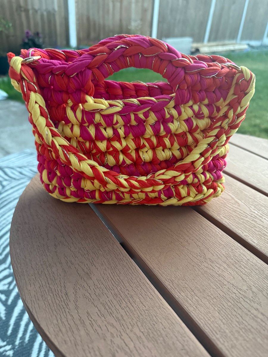 Small holiday clutch bag with detachable strap