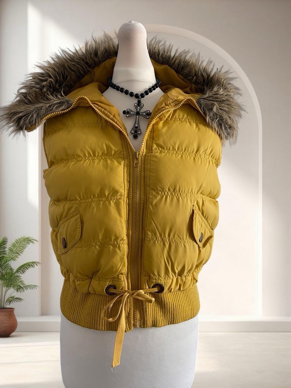 Y2k 2000s mustard yellow cropped puffer gilet vest with fur hood, size L