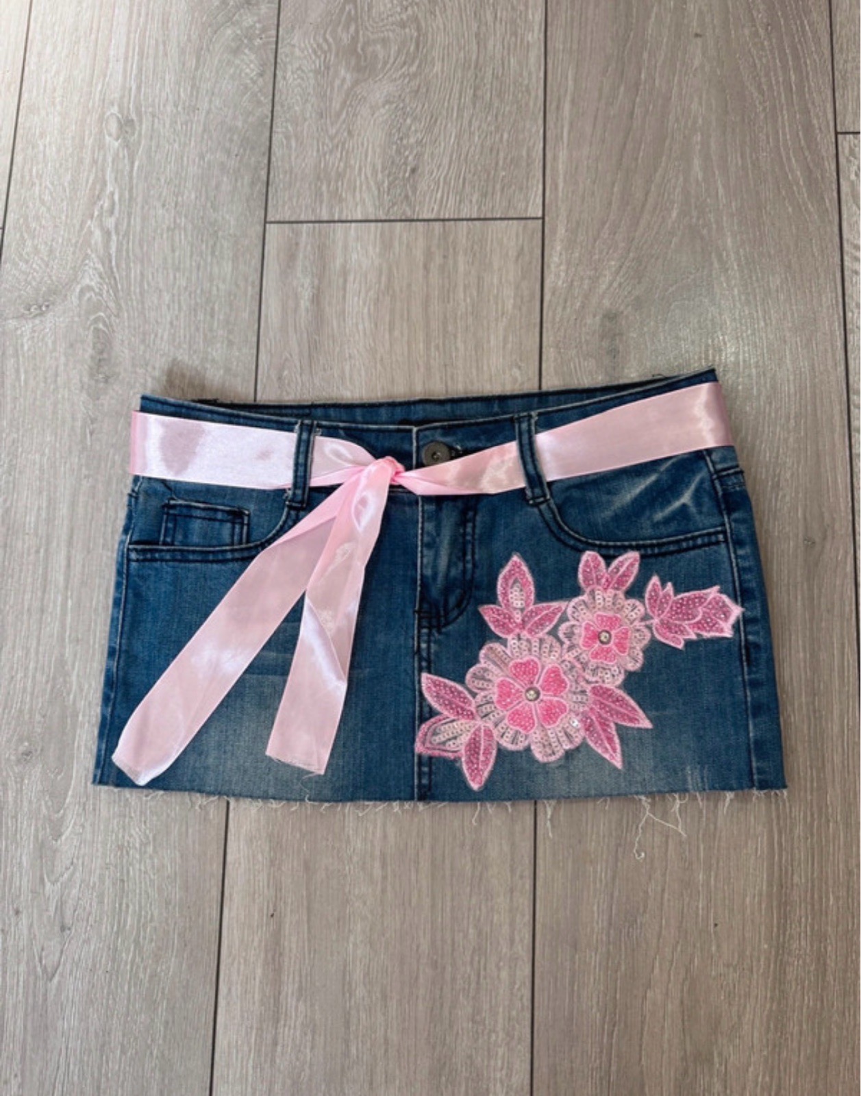 Y2k 2000s cotton low rise denim micro mini skirt pink sequin beaded flower size XS UK 6