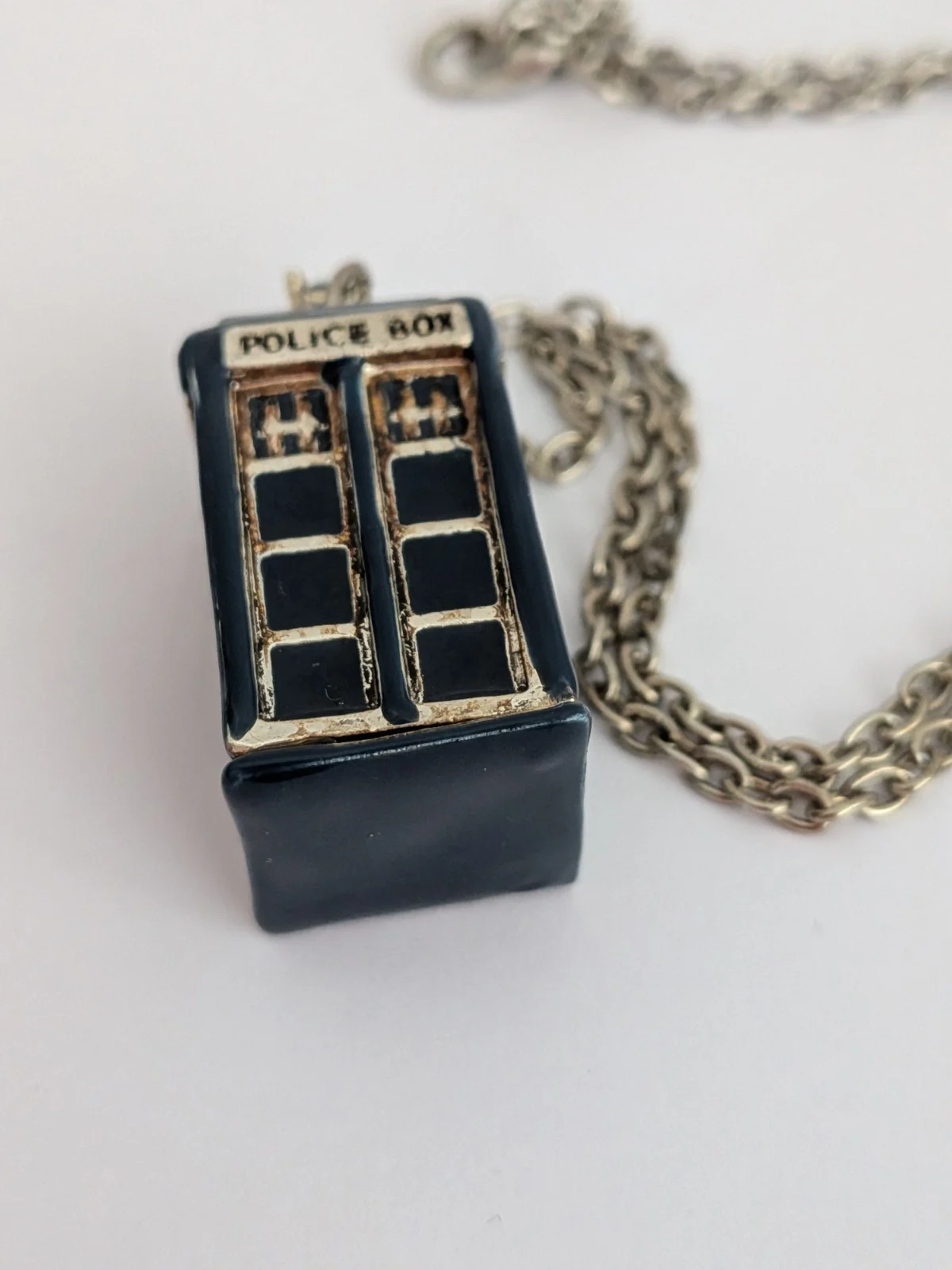 Dr. Who 'Tardis' Police Box Pendant Necklace