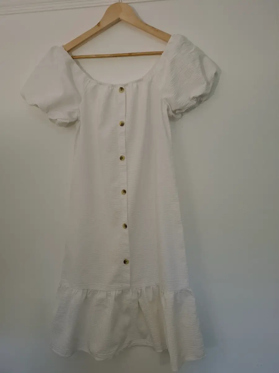 Jeff Banks Girl's Summer Dress. White. Seersucker Fabric. Age 10-11.